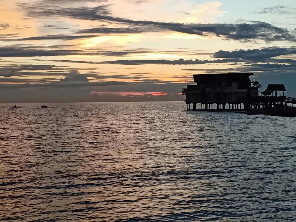OYO Home 90466 JC Sunshine Bay Resort Apartment Port Dickson photo