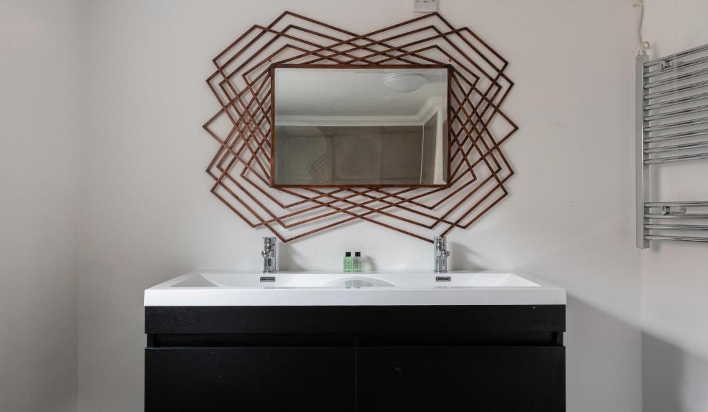 The Historic Gem - Central 3BDR Maisonette photo