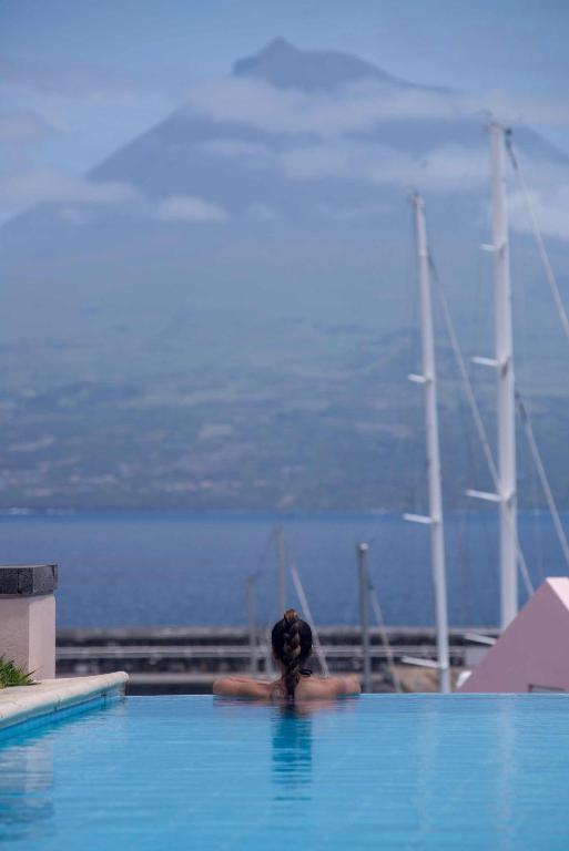 スイミングプール