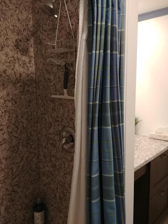 3 Bedrooms 3 beds near metro -Parking Free photo