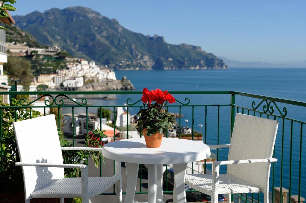 Amalfi Blue Flowers A - 1