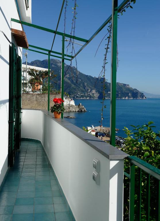 Amalfi Blue Flowers A - 4