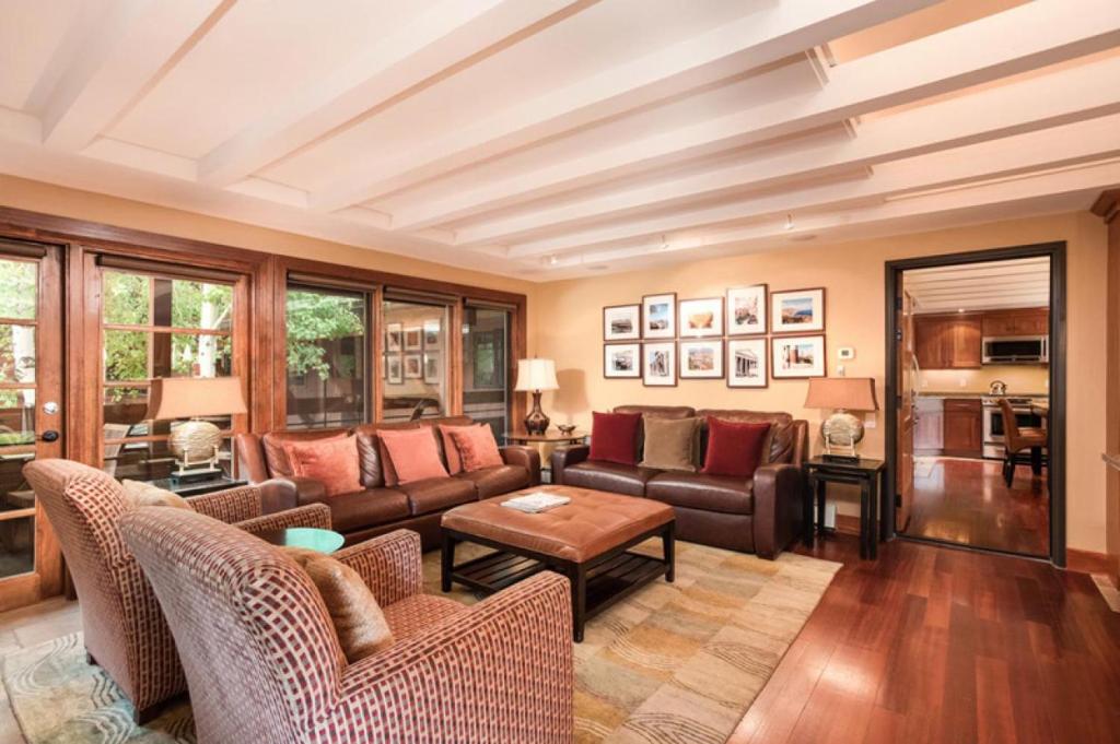 Fasching Haus Unit 9 & 10, 6 Bedroom, 6 BTH Condo, 2 Blocks to Downtown Aspen, Aspen