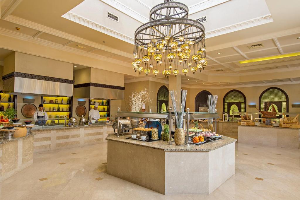 Restaurant, Miramar Al Aqah Beach Resort in Fujairah