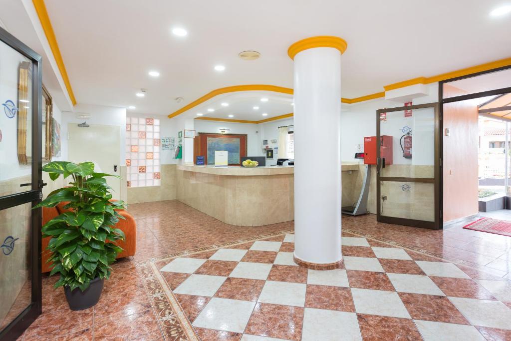 Globales Acuario — Hotel building in Puerto de la Cruz, Canary Islands
