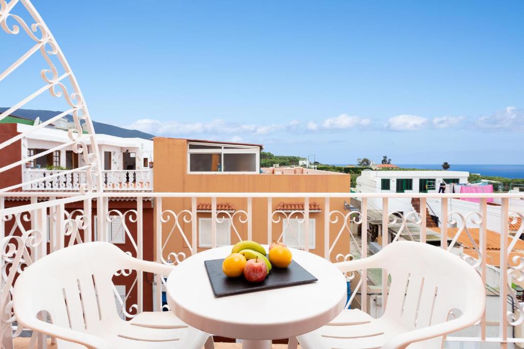 Globales Acuario — Hotel building in Puerto de la Cruz, Canary Islands