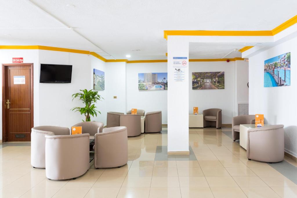 Globales Acuario — Hotel building in Puerto de la Cruz, Canary Islands