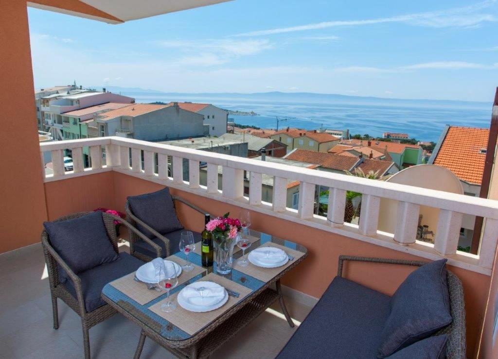 Apartments LIVIRA Makarska — Hotel in Makarska