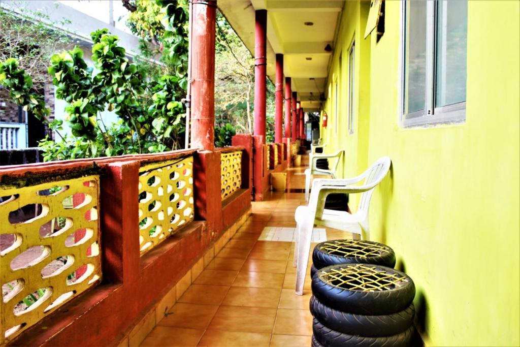 Private rooms near Chapora fort photo