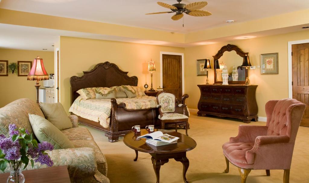 Goldmoor Inn & Resort photo