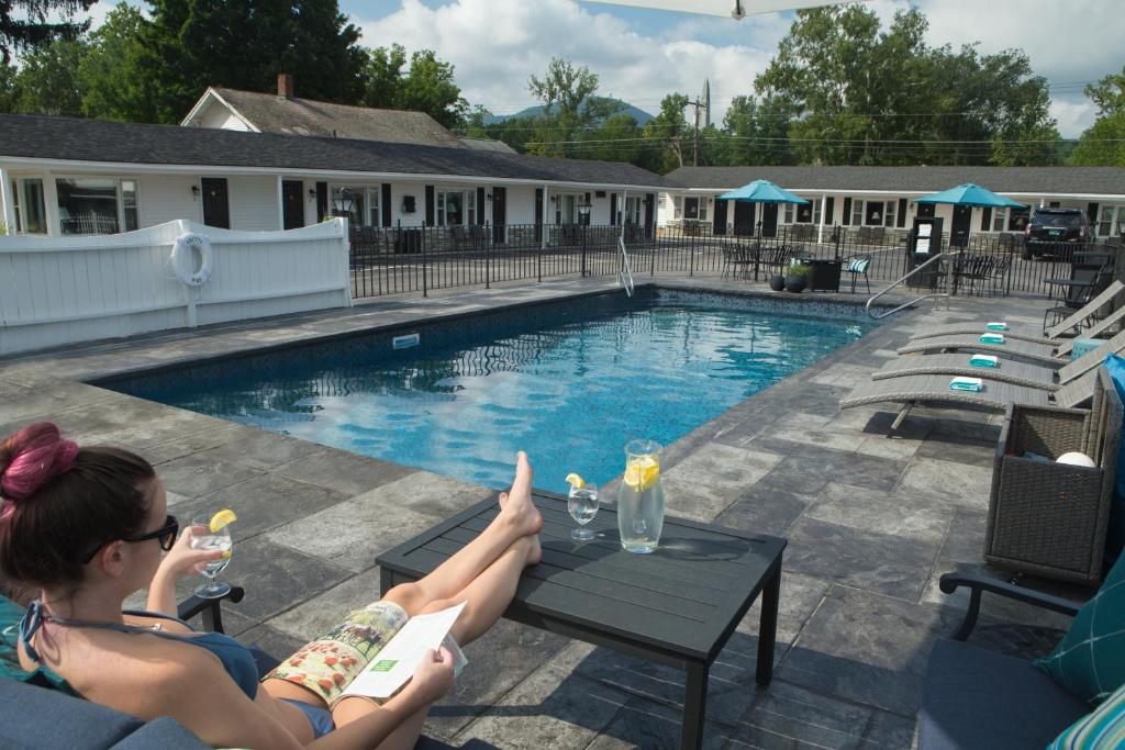 Knotty Pine Motel photo