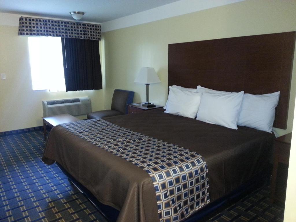 Days Inn by Wyndham Fultondale photo