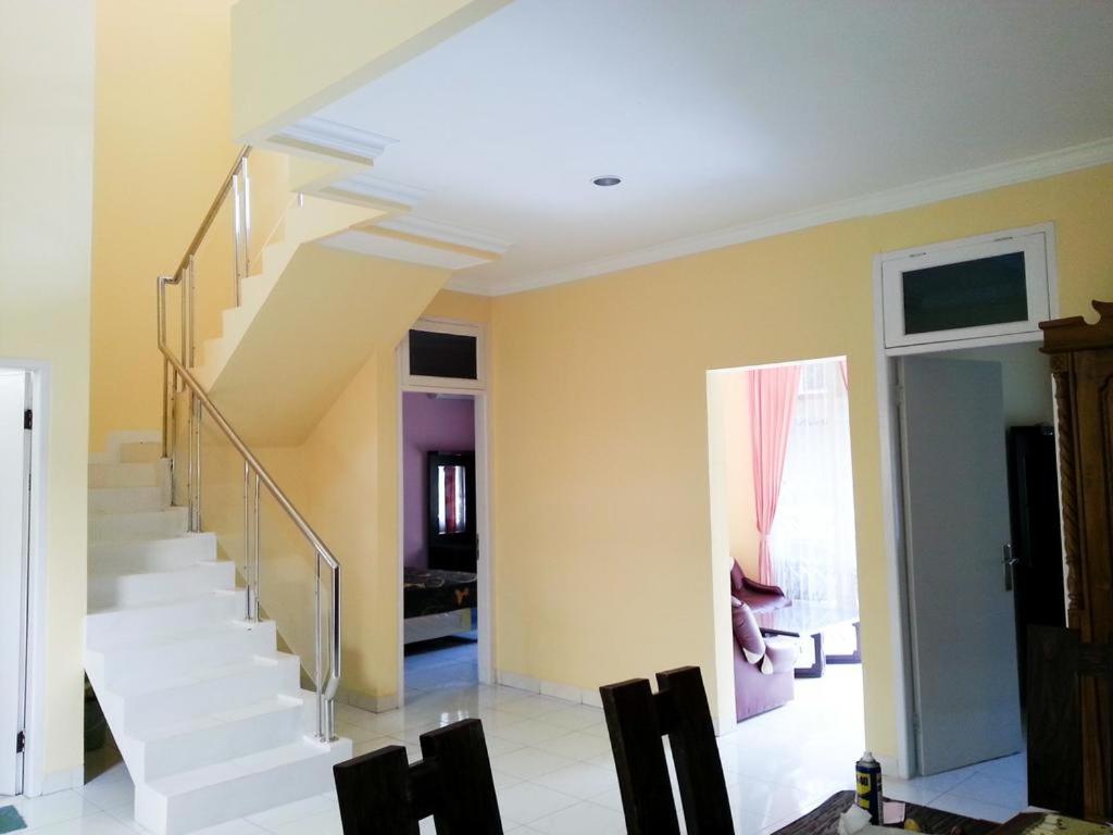 Shared lounge/TV area, Cendana Mulia Hostel Bogor (perlu bukti nikah) in Bogor