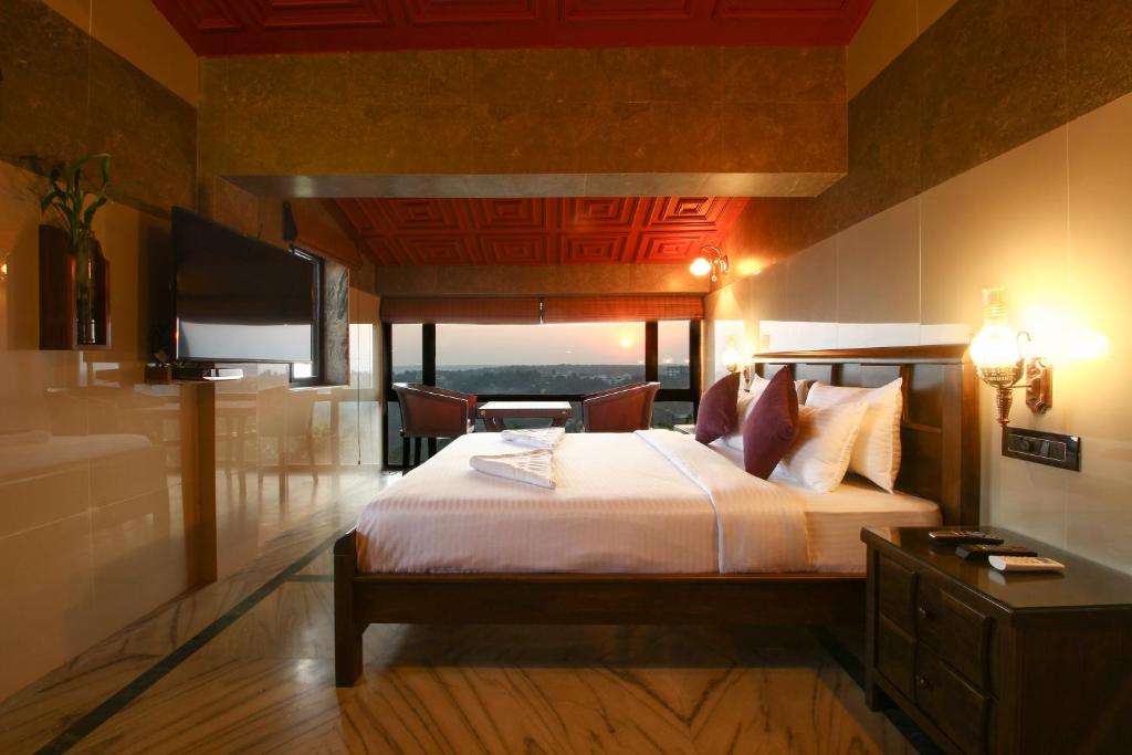 Hill Top Luxury Villa - 3 BHK || Infinity Pool — Hotel in Goa