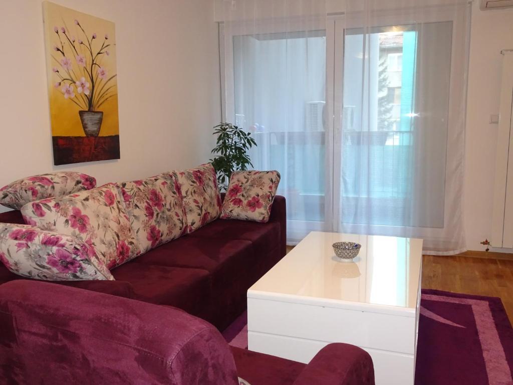 Quiet Apartment in City Center, Free Private Parking - 4