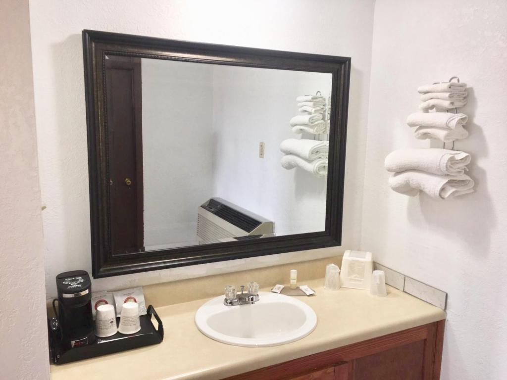 Finn's Motel photo