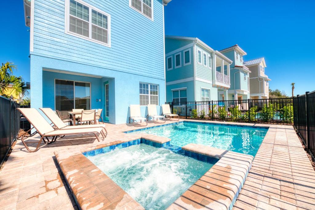 Margaritaville Cottages Orlando by Rentyl with H2O Waterpark — Swimming pool in Kissimmee, Florida