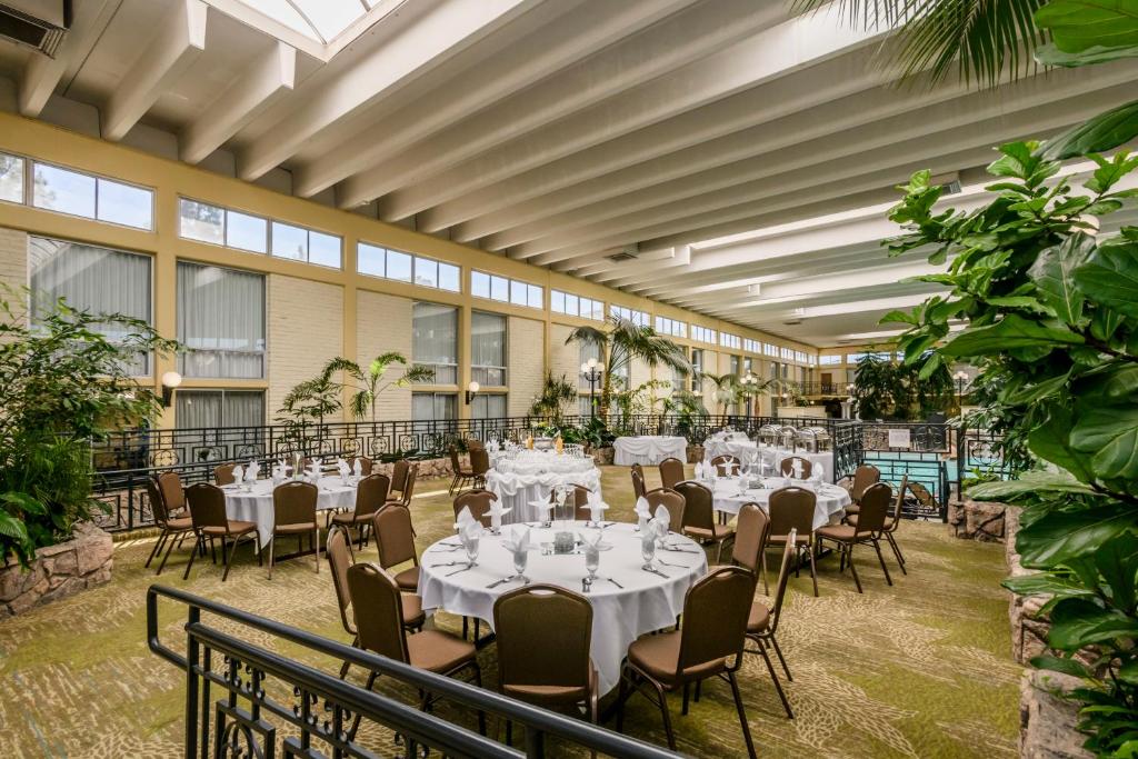 Wyndham Garden Fresno Yosemite Airport Photo 22