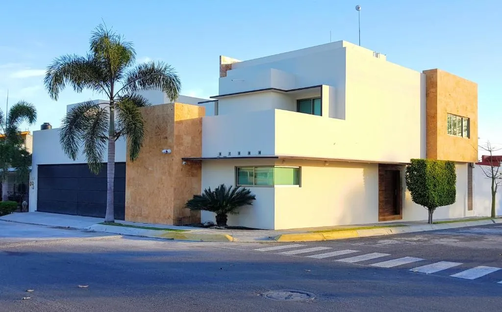 Suites Lagunas, Hotel in Colima