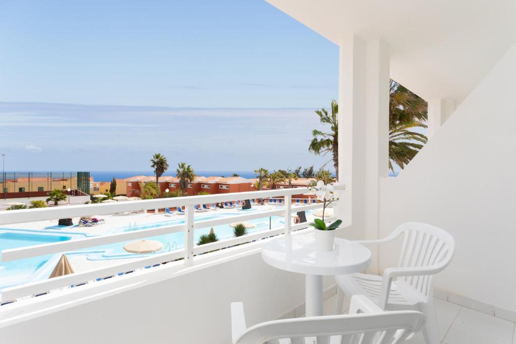 Globales Costa Tropical — Swimming pool in Costa de Antigua, Canary Islands