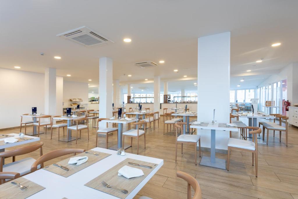 Globales Costa Tropical — Restaurant & bars in Costa de Antigua, Canary Islands