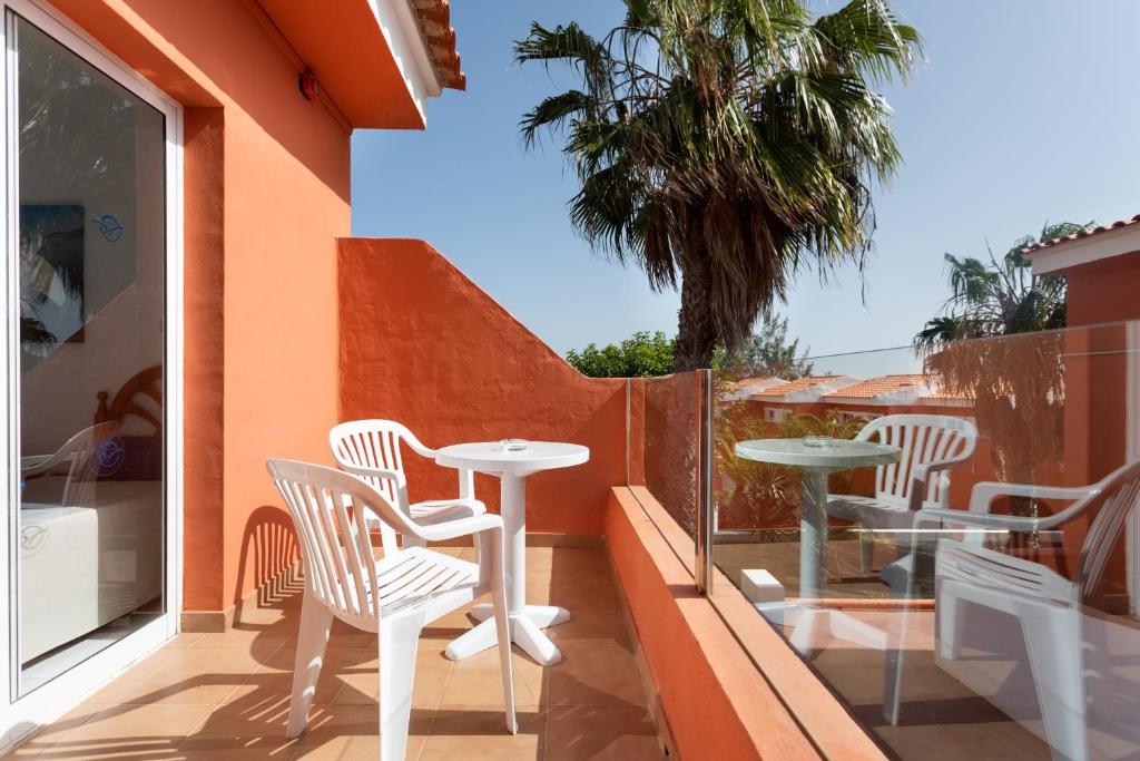 Globales Costa Tropical — Hotel rooms in Costa de Antigua, Canary Islands