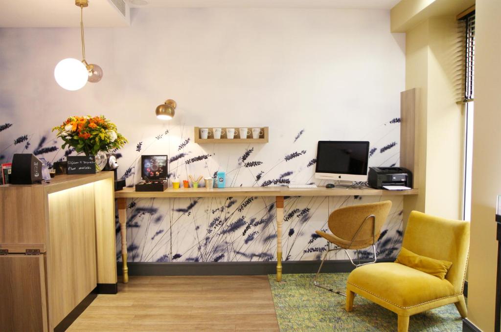 Lobby, Best Western Hotel Litteraire Arthur Rimbaud in Paris