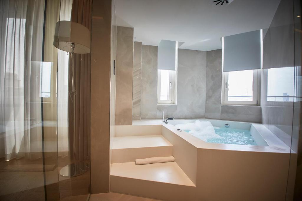 โรงแรมไอเอช มิลาโน แอมบาสชาโตรี (IH Hotels Milano Ambasciatori)