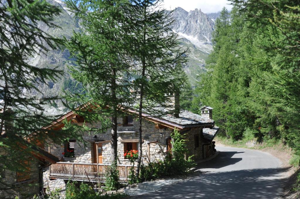 We are 4810 Chalet aux pieds du Mont-Blanc Mansarda - 2