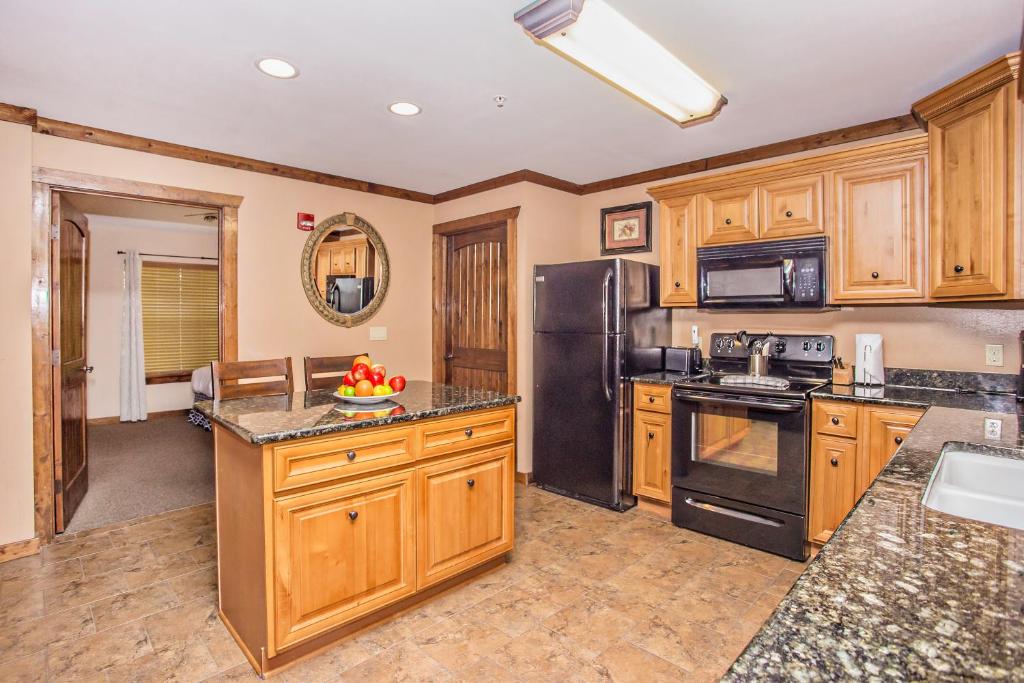 Kitchen, The Lodges at the Great Smoky Mountains in Pigeon Forge (TN)