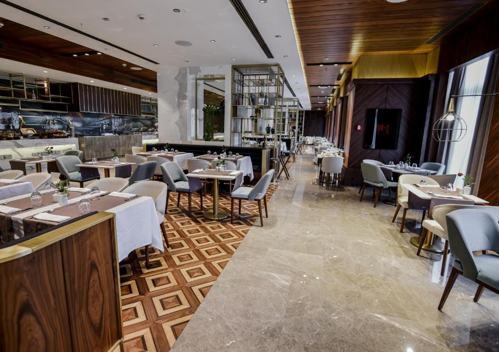 Rocks Hotel & Casino — Restauracje i bary in Kirenia, Kirenia