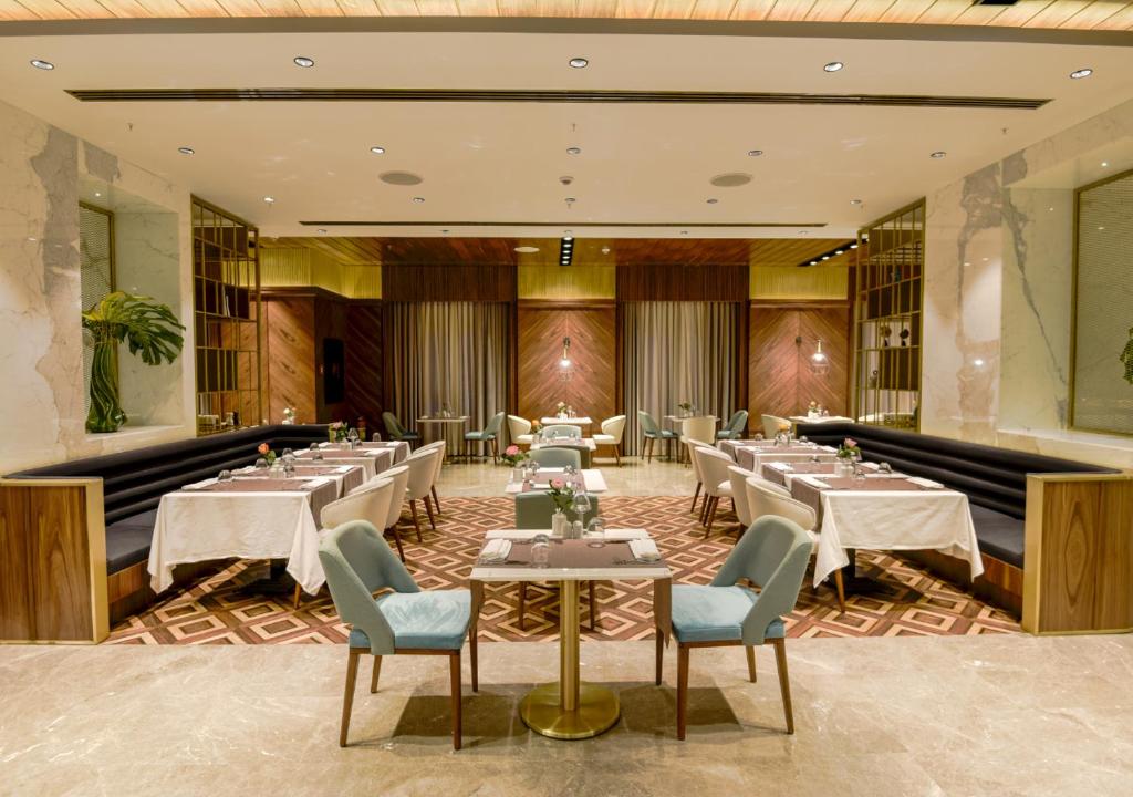 Rocks Hotel & Casino — Restauracje i bary in Kirenia, Kirenia
