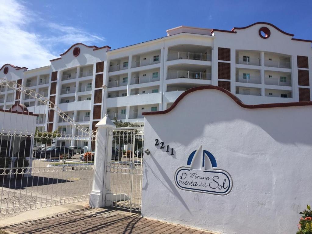 Relax Apt in Marina Puesta del Sol-Pool in Front - 2