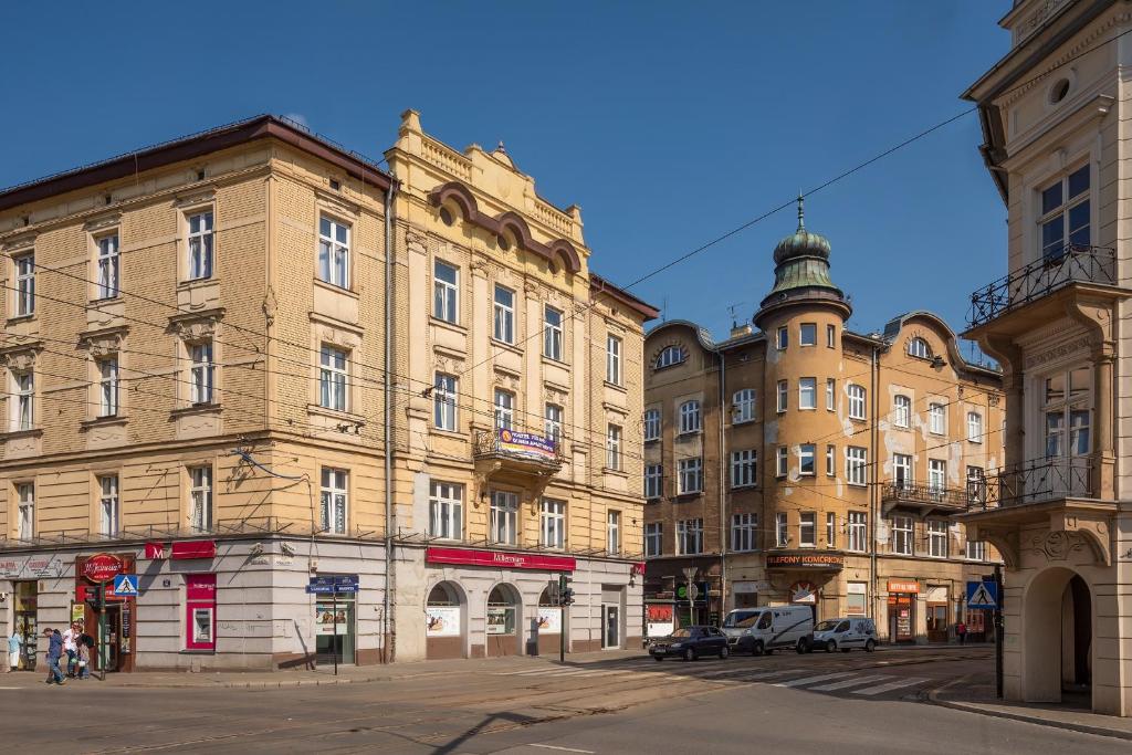 Queen Apartments photo