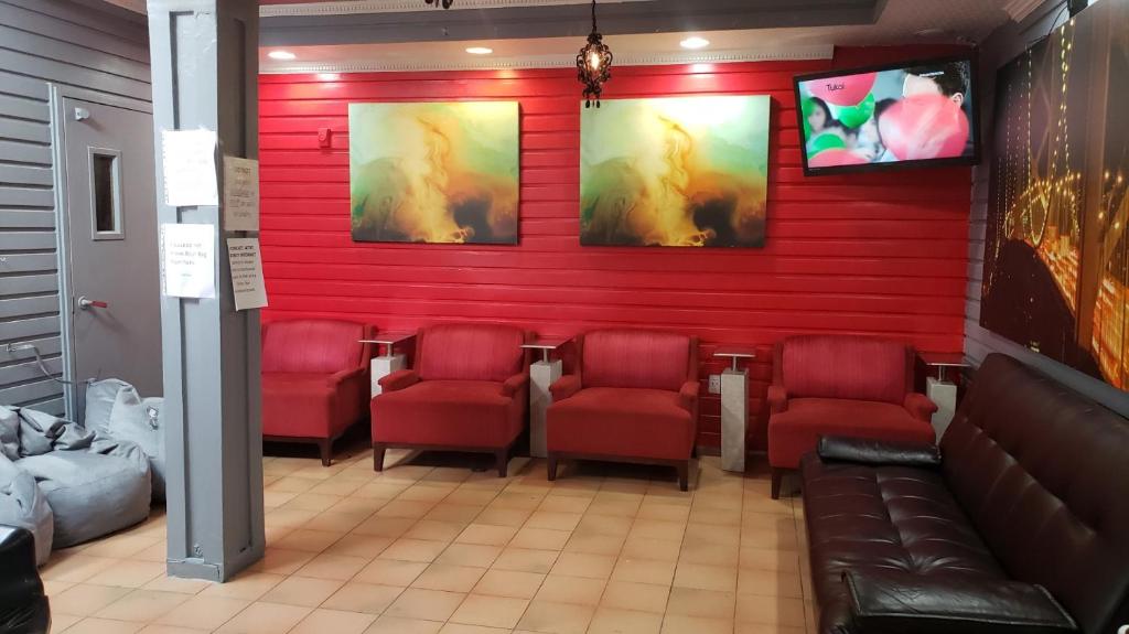 Shared lounge/TV area