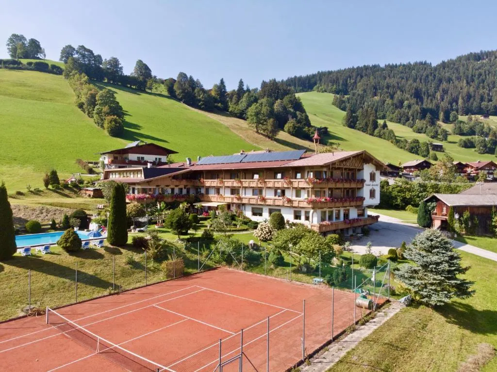 Gartenhotel Lenzenhof - Wildschönau- PREMIUMCARD inclusive, hotell sihtkohas Oberau