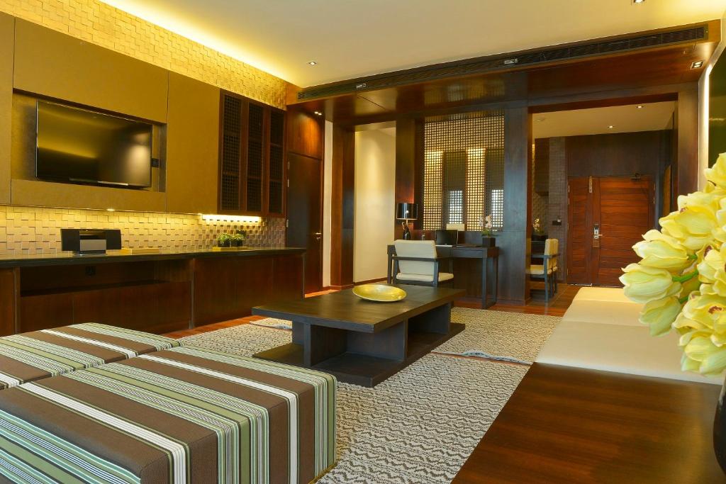 1. 에메랄드 팰리스..