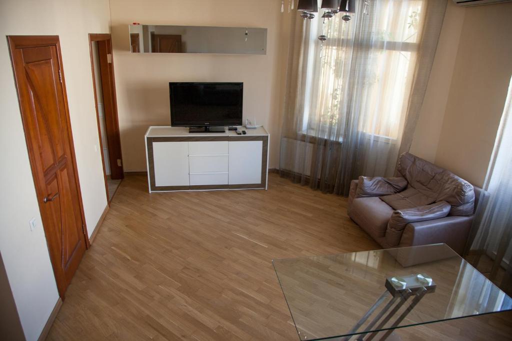 Two Bedroom Apartment with Balcony — Hotel in Kyiv