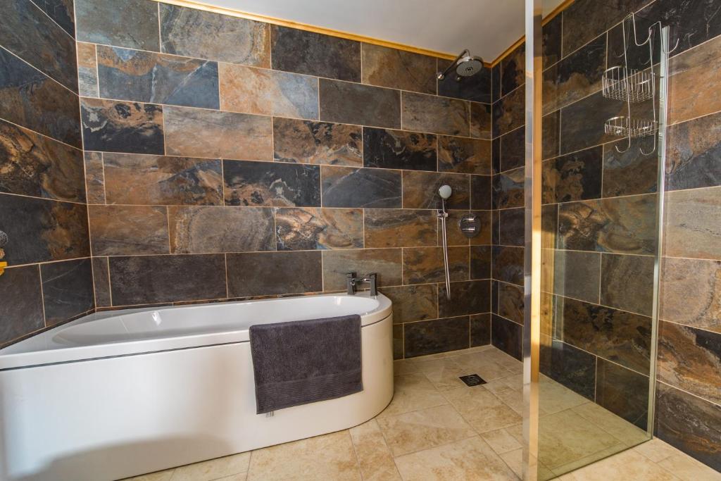 Lorien Lodge photo