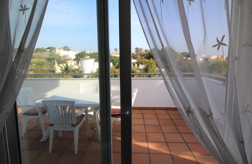 View, Pine Tree Seaside Apartments 500m to Beach in Albufeira