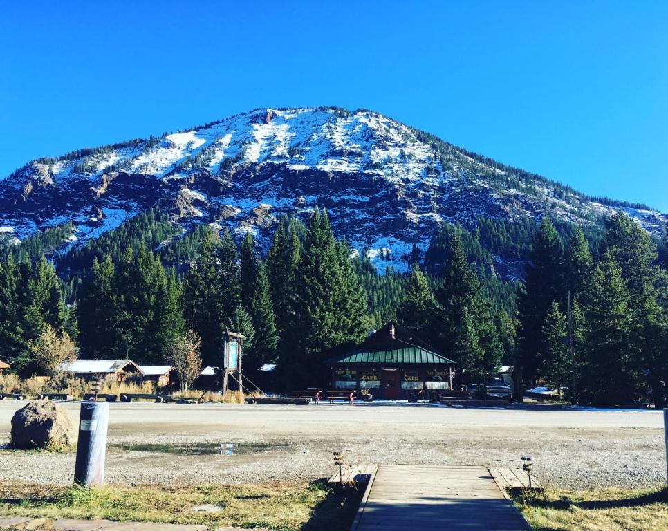 Silver Gate Lodging photo