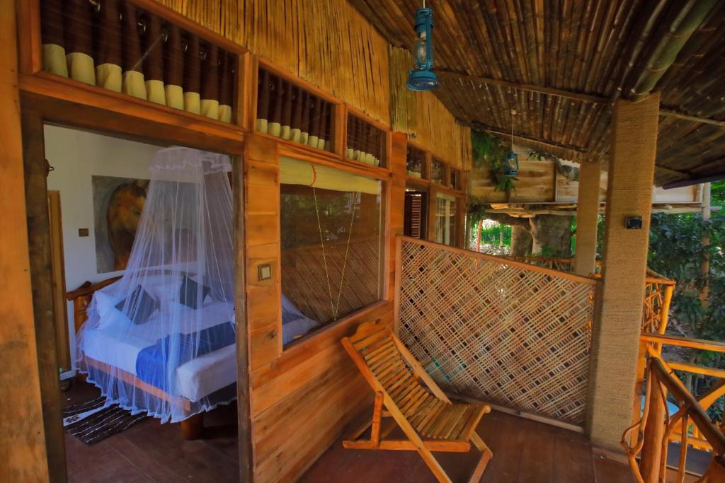 The Winsome & Tree House photo