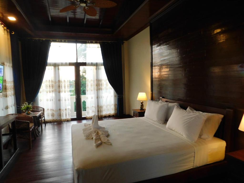 センアルーン リゾート (Sengahloune Resort)