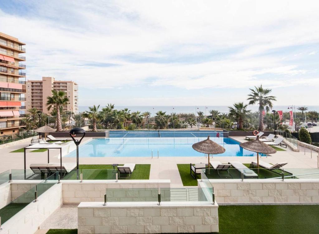 Great Views First Line Teleworkers and Families Unforgetable Apartment, Arenales del Sol