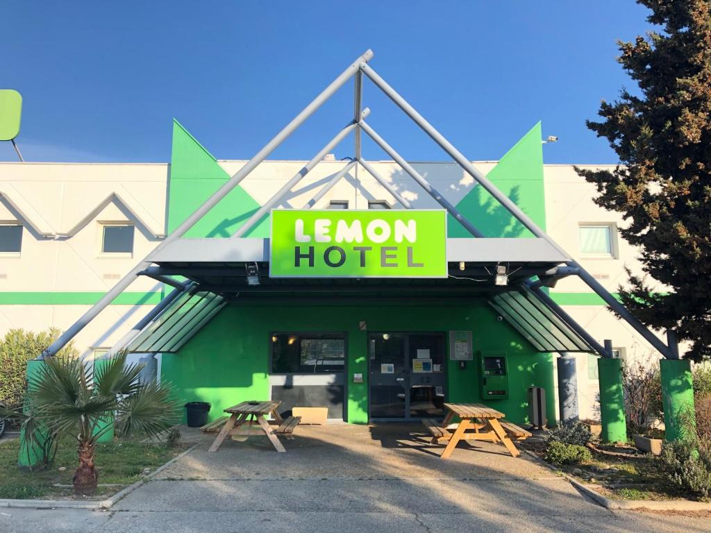 Lemon Hotel Avignon Rochefort photo
