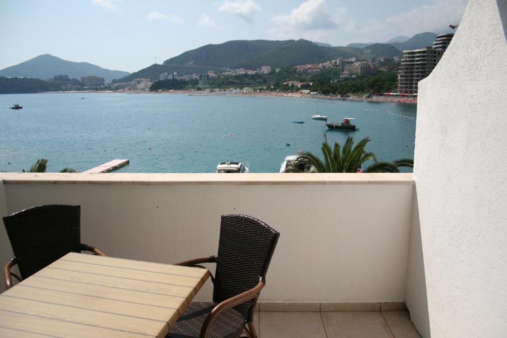 Beachfront apartment in Becici,Rafilovici,Budva photo