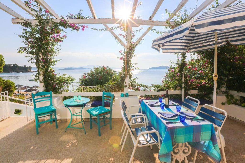 Achladies Beach Apartment — Hotel in Skiathos Island