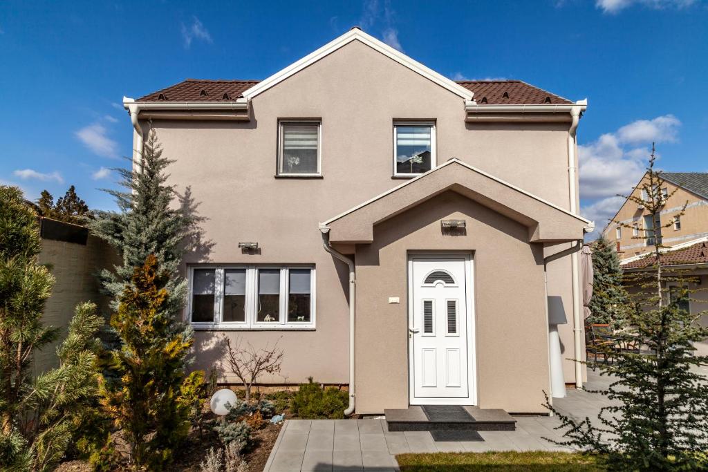 DC Executive Homes - 1