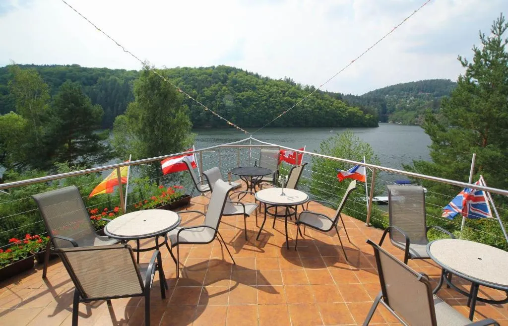 Hotel Laguna Slapy，位于Netvořice的酒店