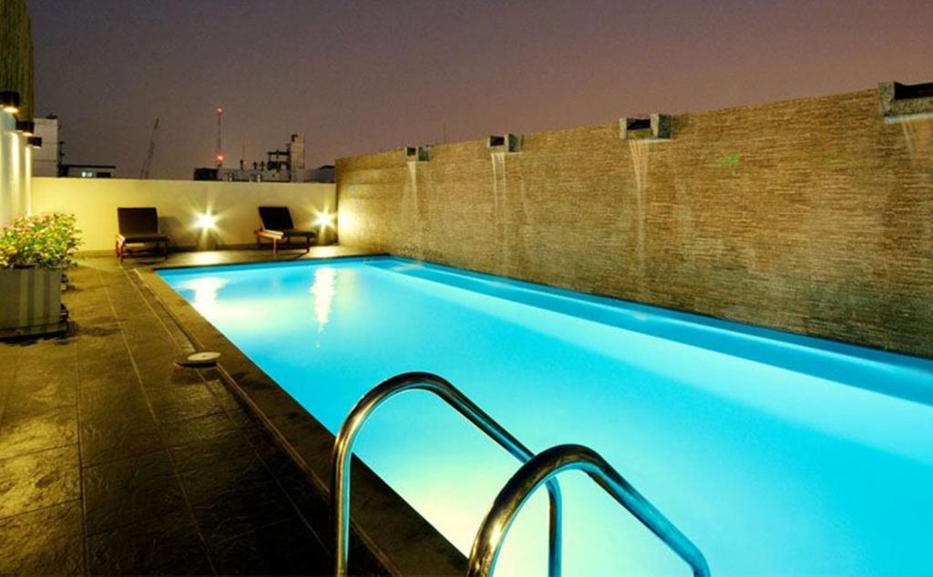 Swimming pool